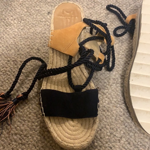 Marc Fisher ankle lace flat form - Picture 5 of 5